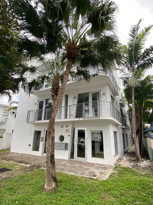 property at 945 Michigan Ave