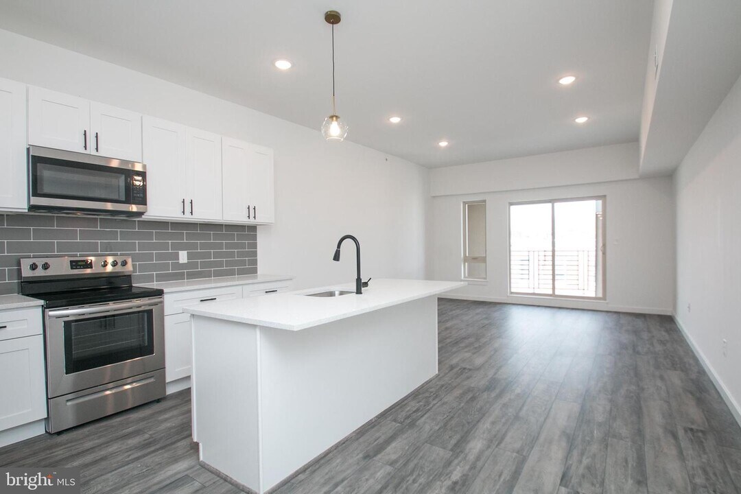 21 Farson St Photo