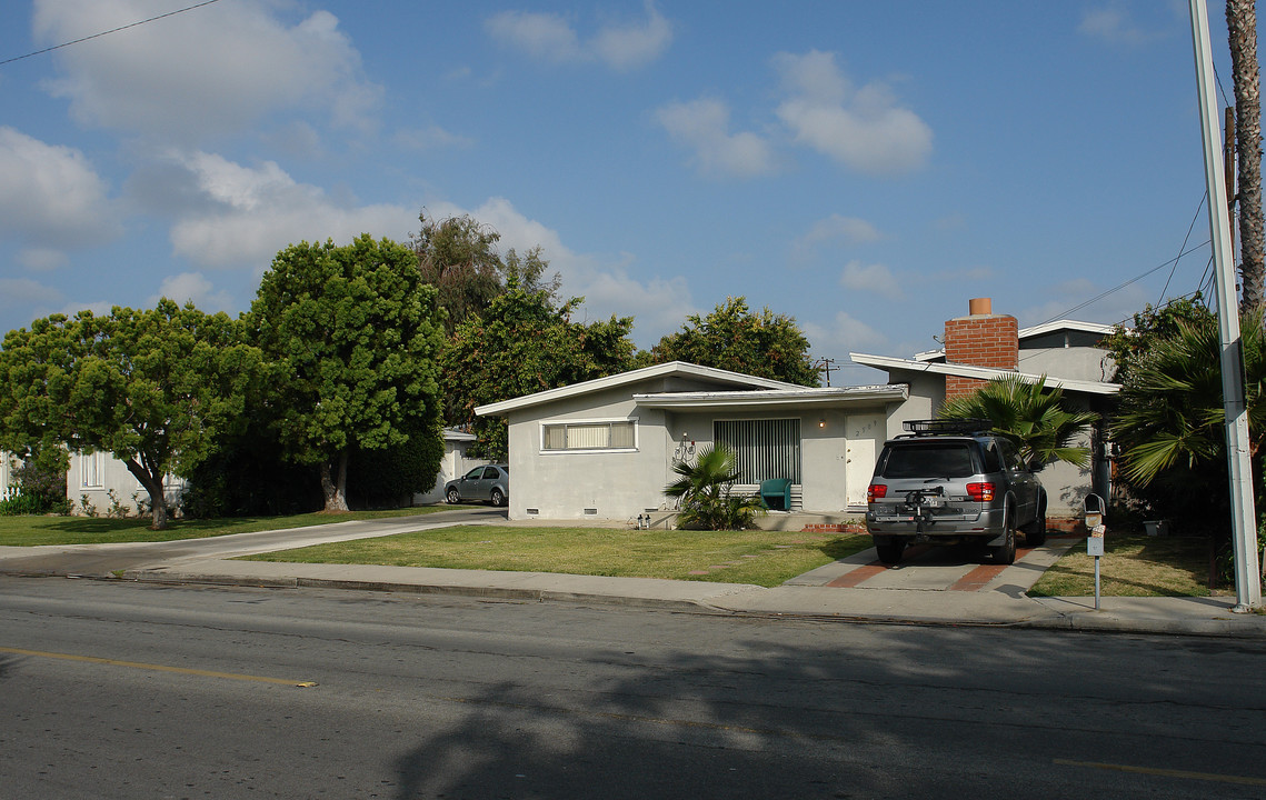 2585-2589 Orange Ave in Costa Mesa, CA - Foto de edificio