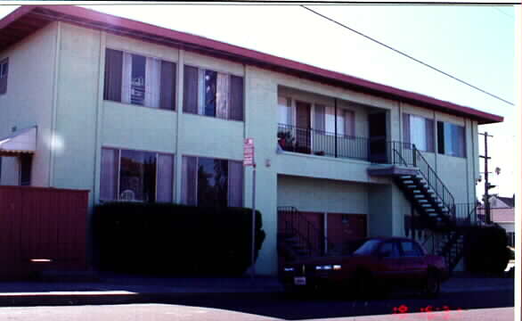 400 San Anselmo Ave in San Bruno, CA - Building Photo