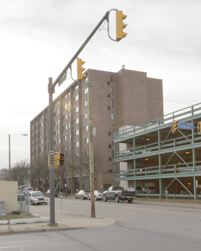 Forum Towers in Scranton, PA - Foto de edificio - Building Photo