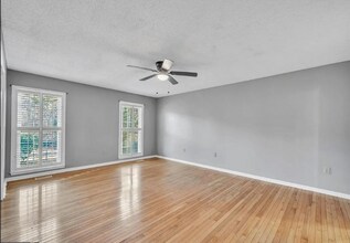 1570 Johnson Rd in Macon, GA - Foto de edificio - Building Photo