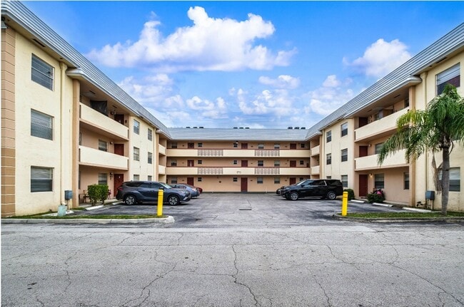 7000 SW 23rd St, Unit 48, Unit 48