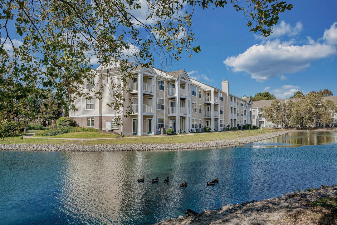 WaterFront Apartments in Virginia Beach, VA - Foto de edificio