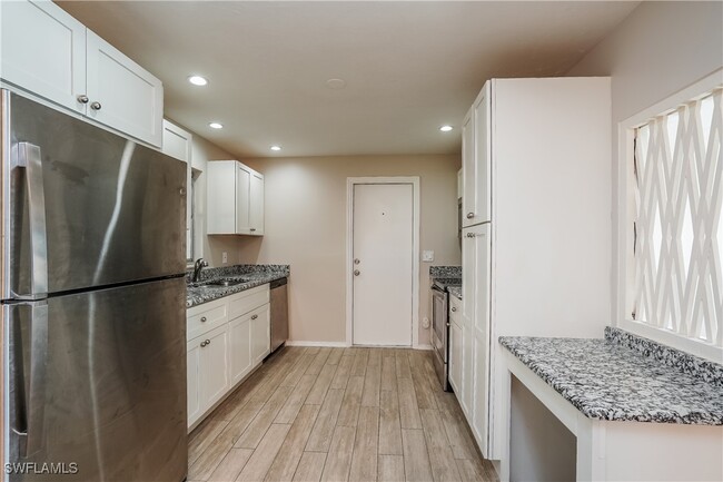 1437 SE 14th Terrace in Cape Coral, FL - Foto de edificio - Building Photo