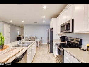 6928 S 77th Ln in Phoenix, AZ - Building Photo - Building Photo