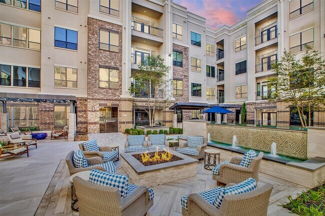 4139 Bellaire Blvd in Houston, TX - Building Photo - Building Photo