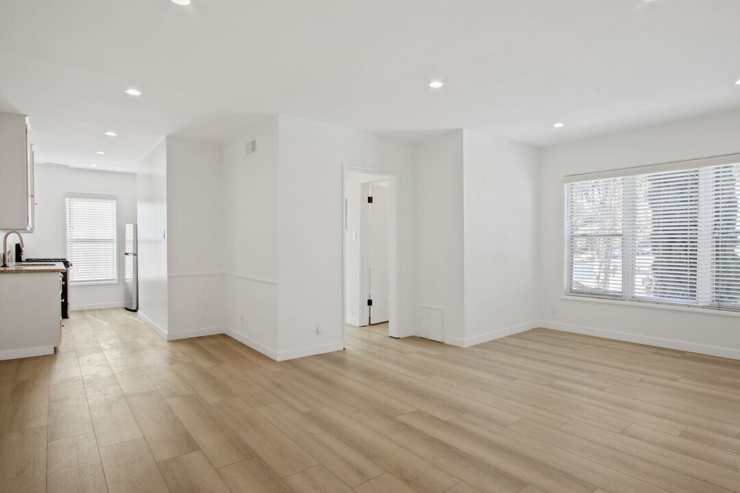300 California Ave, Unit 2 in Santa Monica, CA - Building Photo