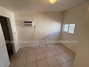 2442 S Edmondson Ave in Tucson, AZ - Building Photo - Building Photo