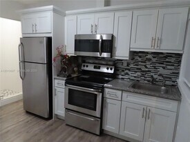 2433 NW 96th St in Miami, FL - Building Photo