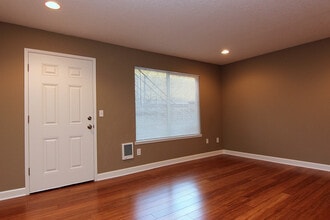 Fulton Park Apartments in Portland, OR - Building Photo - Interior Photo