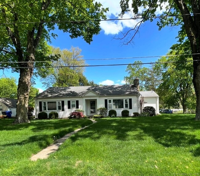 2 Robert St in Somers, CT - Building Photo - Building Photo