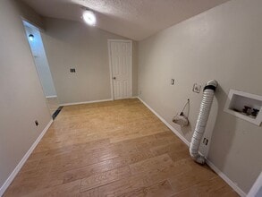 13971 Fairview Valley Rd in Apple Valley, CA - Foto de edificio - Building Photo