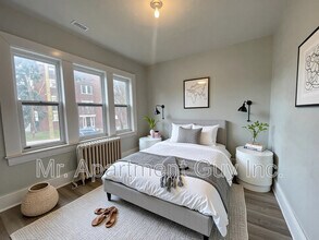 2 Balsam Ave S in Hamilton, ON - Building Photo - Building Photo