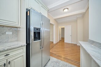 825 W End Ave in New York, NY - Building Photo - Building Photo
