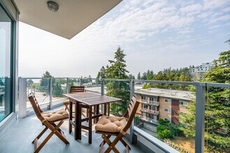 1500-1500 Martin St in White Rock, BC - Building Photo - Building Photo
