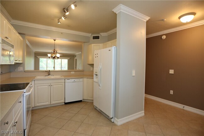 7811 Regal Heron Cir in Naples, FL - Building Photo - Building Photo