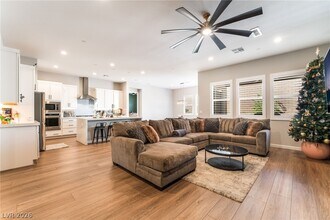 9013 Pinyon Bluff St in Las Vegas, NV - Building Photo - Building Photo