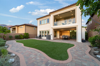 11949 Ricasoli Way in Porter Ranch, CA - Foto de edificio - Building Photo