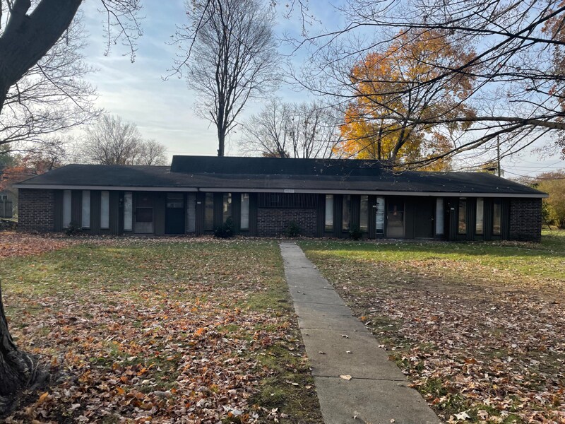 4920 Old Maysville Rd in Fort Wayne, IN - Foto de edificio