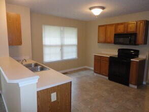 620 Crystal Woods Cir in Indianapolis, IN - Foto de edificio - Building Photo