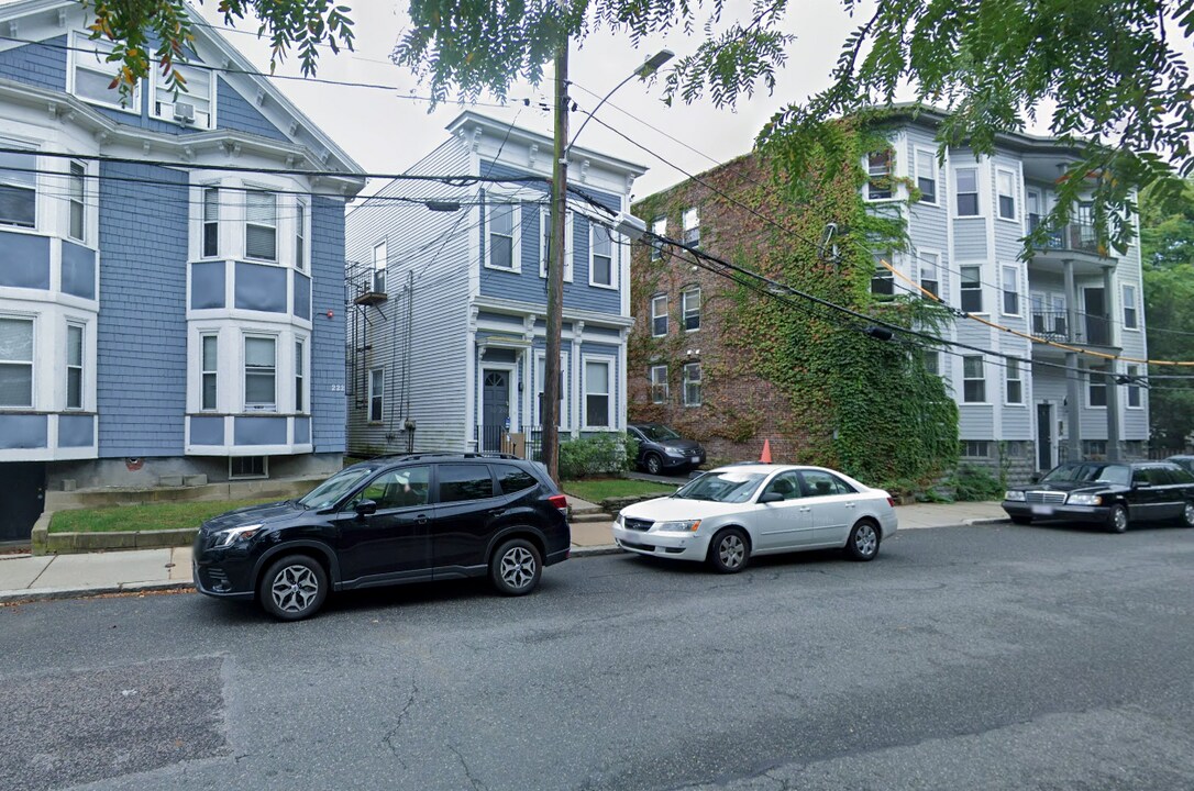 224 Banks St, Unit 1 in Cambridge, MA - Building Photo