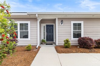 192 Lake Lily Dr in Richmond Hill, GA - Foto de edificio - Building Photo