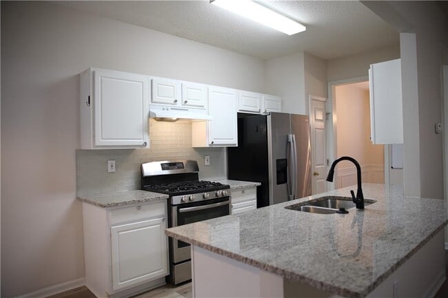 5454 Medlock Corners Dr in Norcross, GA - Foto de edificio - Building Photo