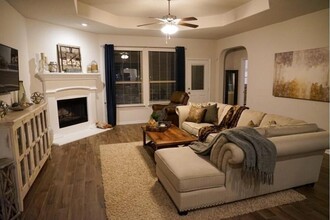 1412 Canary Ln in Bartonville, TX - Foto de edificio - Building Photo