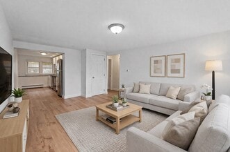 121 Cambridge Rd in Woburn, MA - Building Photo - Building Photo