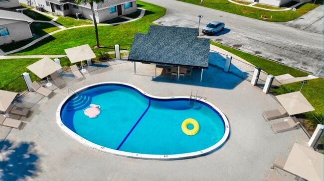 property at 812 Tiffany Dr W