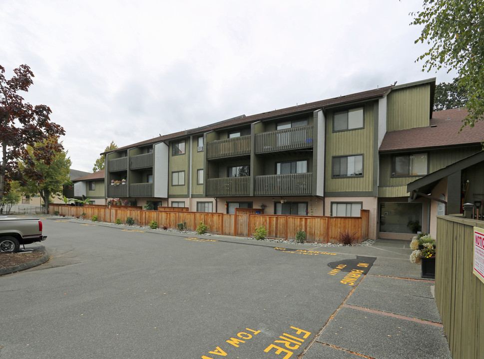 Brentwood Villa Apartments in Central Saanich, BC - Building Photo