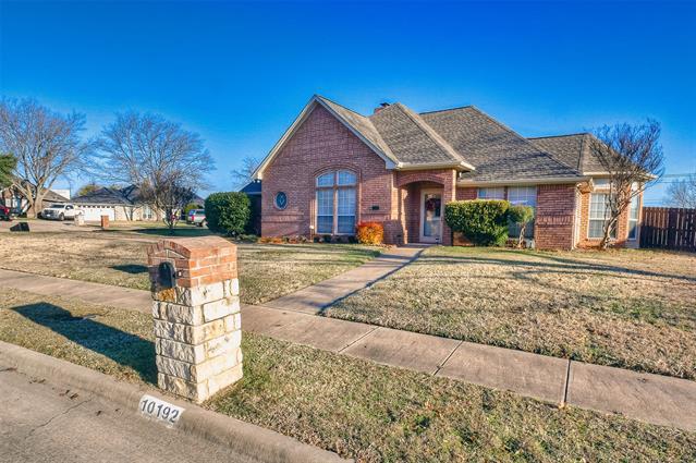 10192 Fieldcrest Dr in Benbrook, TX - Building Photo - Building Photo