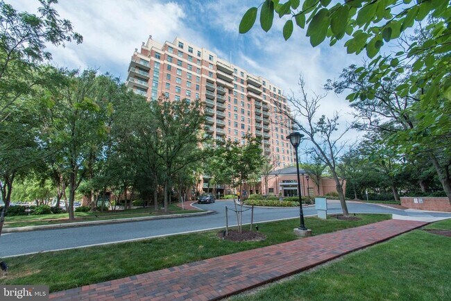 11700 Old Georgetown Rd in North Bethesda, MD - Building Photo - Building Photo