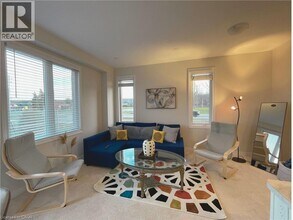 2 Mockingbird Ln in Stoney Creek, ON - Building Photo - Building Photo