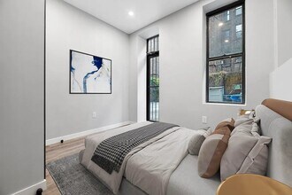 437 W 46th St in New York, NY - Foto de edificio - Building Photo