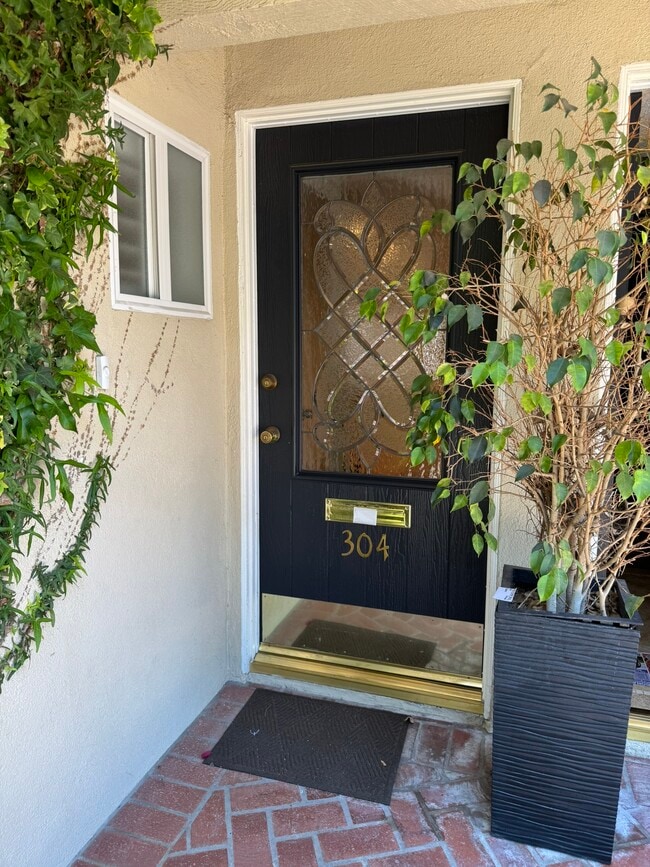 304 Portland Cir in Huntington Beach, CA - Building Photo - Building Photo