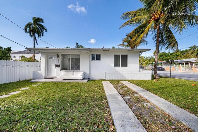 301 NW 34th St in Miami, FL - Building Photo - Building Photo