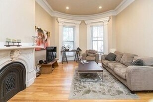 209 W Newton St, Unit 2 in Boston, MA - Building Photo