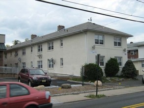 Manorview Apartments in Lodi, NJ - Foto de edificio - Building Photo