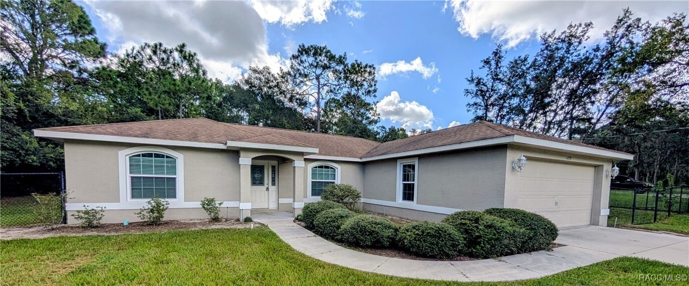 1215 S Rock Crusher Rd in Homosassa, FL - Building Photo