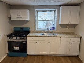 3121 Oak Grove Dr in East Stroudsburg, PA - Building Photo