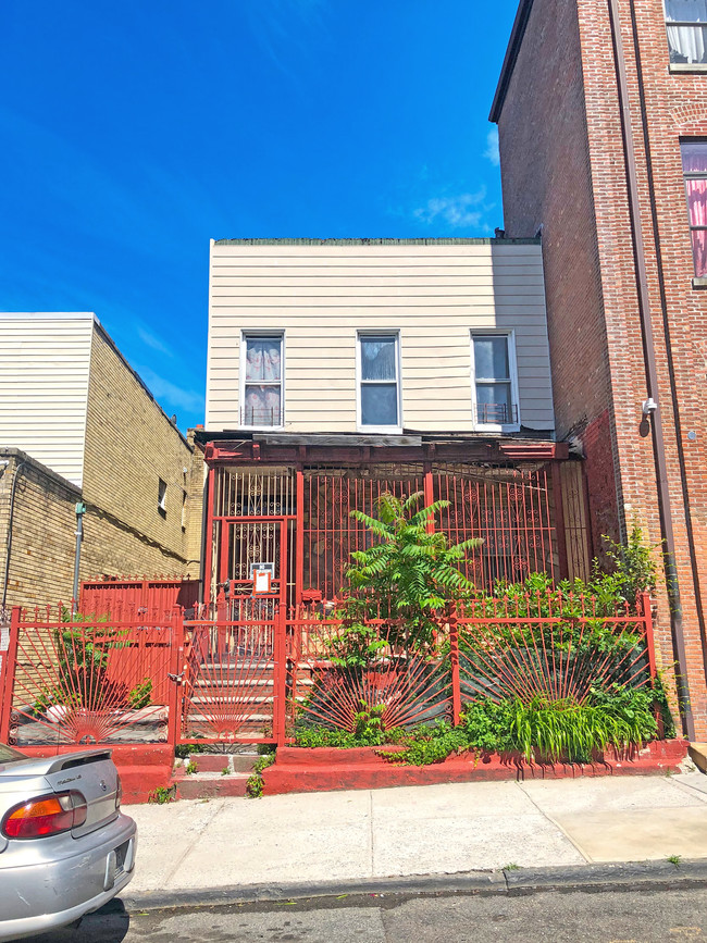 103 Vanderveer St in Brooklyn, NY - Building Photo - Building Photo