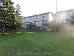 20 Barnaby Private in Ottawa, ON - Building Photo - Building Photo