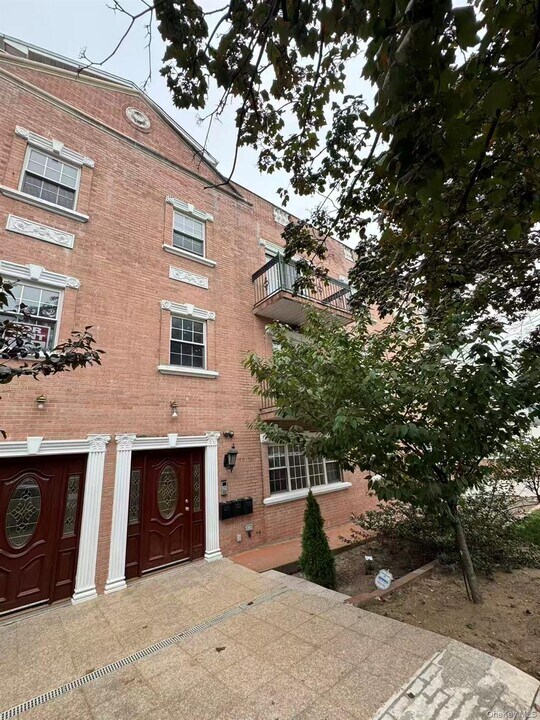 70-50 45th Ave in Queens, NY - Building Photo