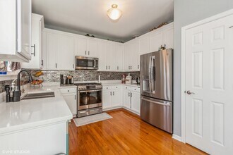 375 N Commerce St in Aurora, IL - Building Photo - Building Photo