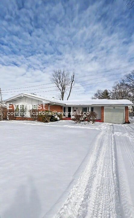 2380 Grassland Dr in Florissant, MO - Building Photo