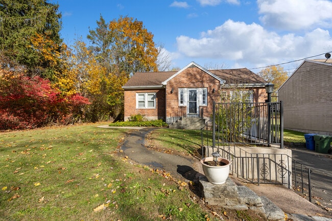 678 Bartholomew Rd in Middletown, CT - Building Photo - Building Photo