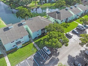 8771 NW 39th St in Sunrise, FL - Building Photo - Building Photo