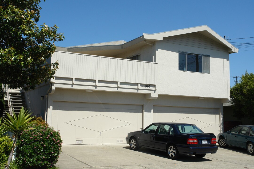 906 Liberty St in El Cerrito, CA - Foto de edificio